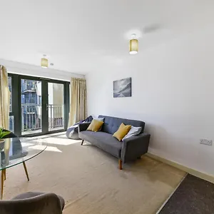https://luxe-1-bed-flat-5-mins-to-stratford-free-parking.cambridgehotelsuk.com